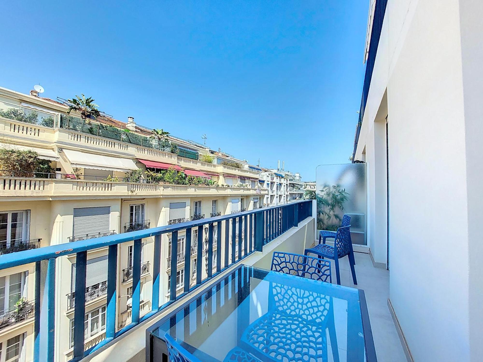 Nestor&jeeves - Bleu Azur Vue - - Very Close Sea